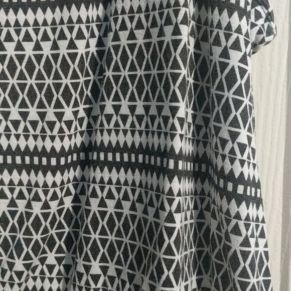 SALE [3/20$] DYNAMITE PATTERNED TANK TOP - Picture 2 of 4